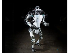 算法使机器人能够避开障碍物并在野外奔跑